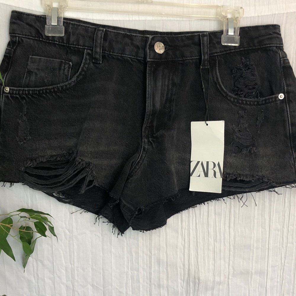 ZARA size 6 black denim distressed extra short mid rise shorts NWT